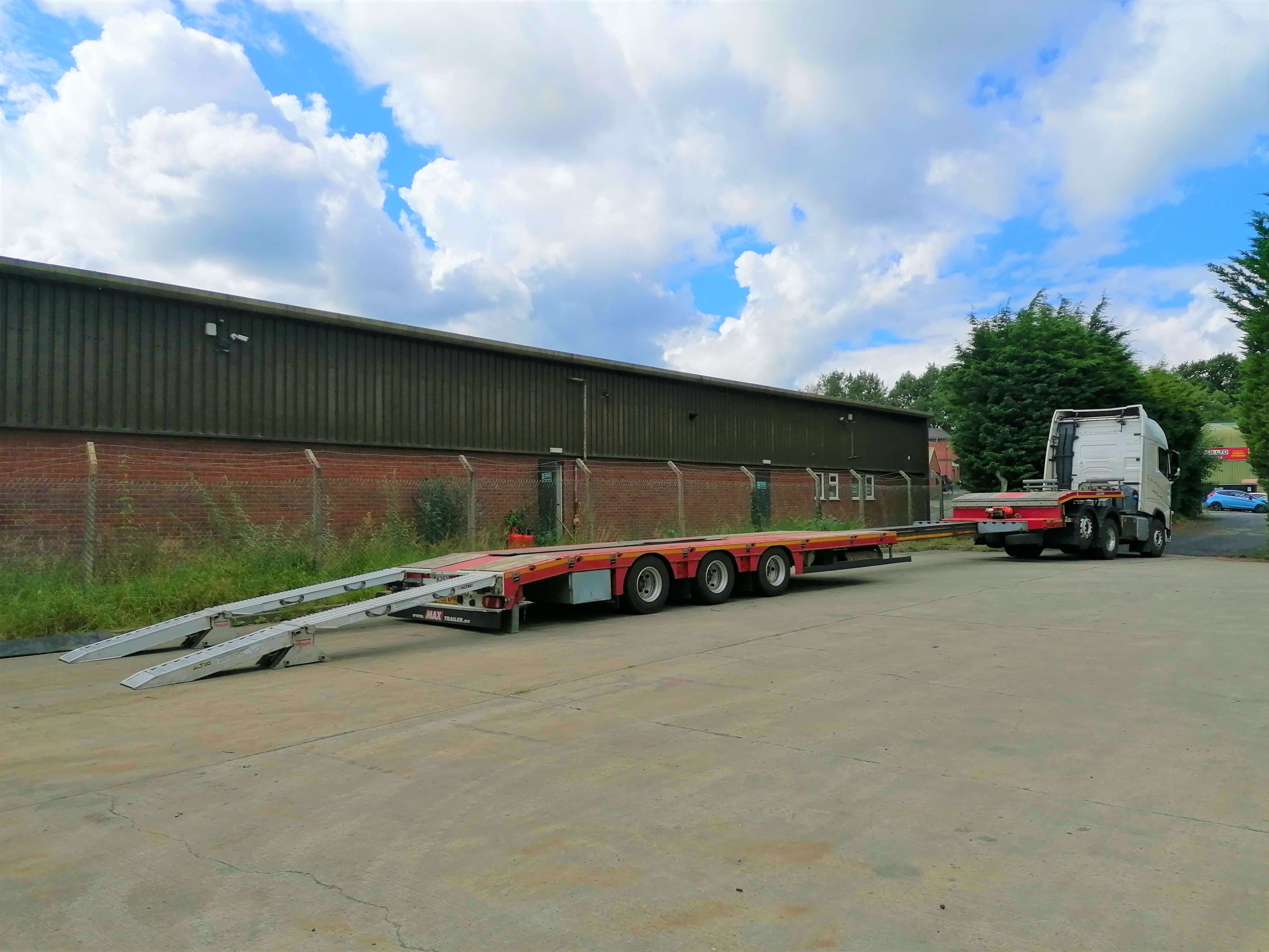 Articulated lorry lowloader ramps haulage