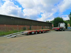 Articulated lorry lowloader ramps haulage